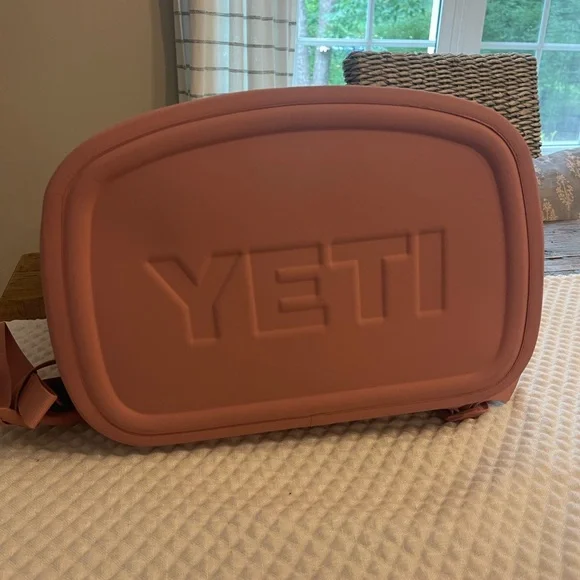 YETI Blush Backpack Cooler - Picture 4 of 7